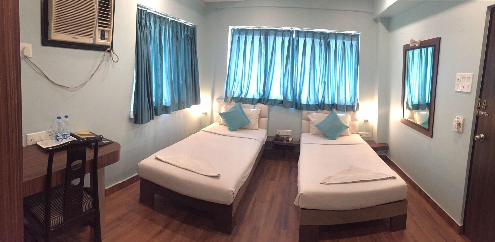 Hotel Crestwood Kolkata Exterior photo