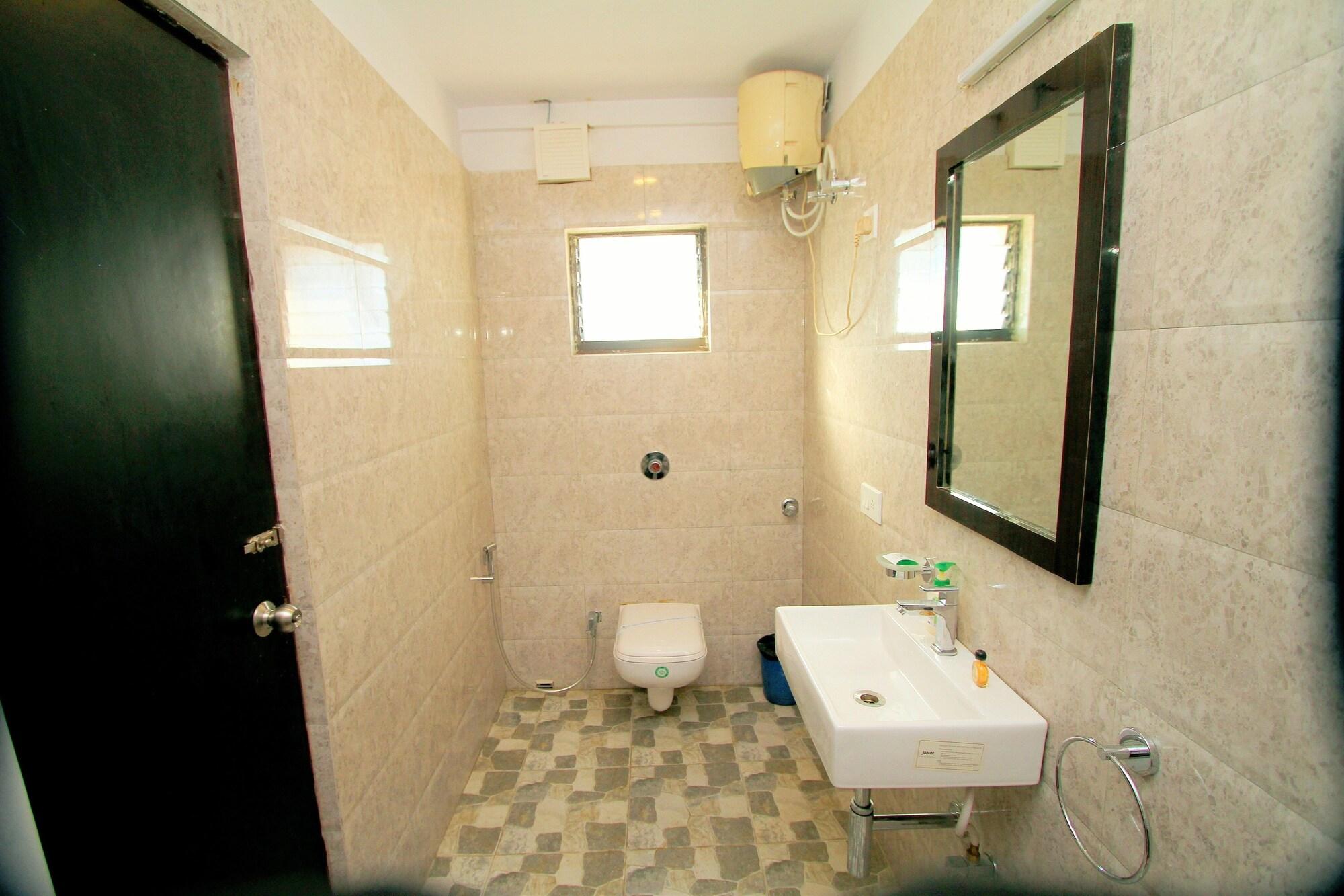 Hotel Crestwood Kolkata Exterior photo