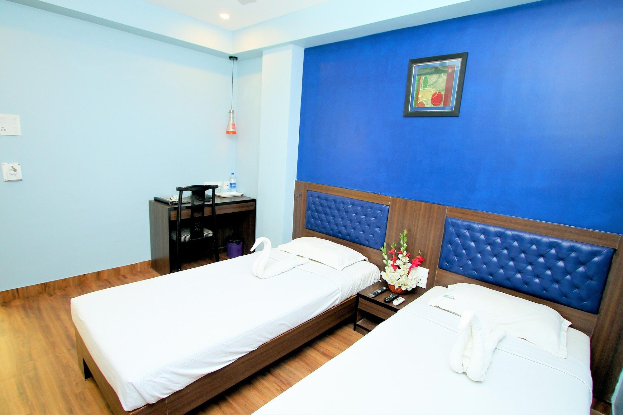 Hotel Crestwood Kolkata Exterior photo
