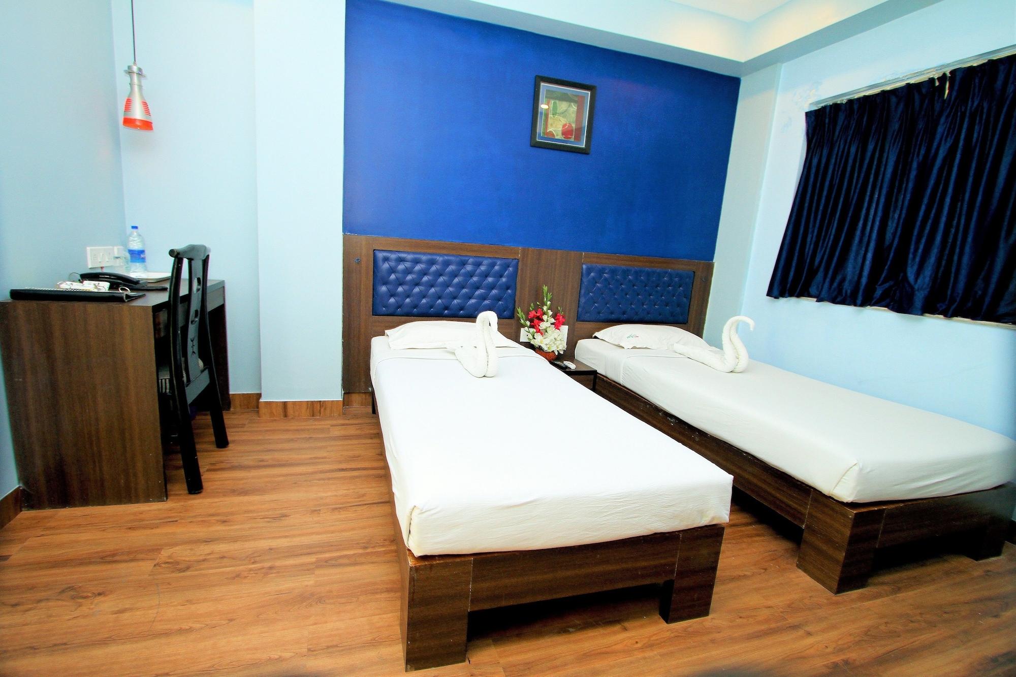 Hotel Crestwood Kolkata Exterior photo