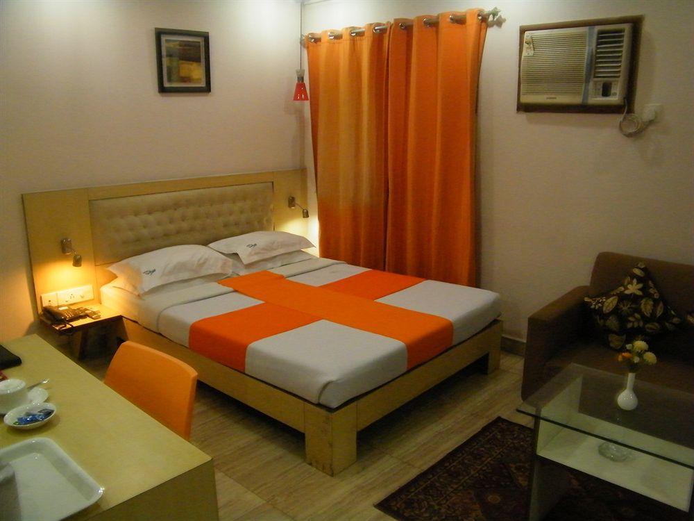 Hotel Crestwood Kolkata Exterior photo