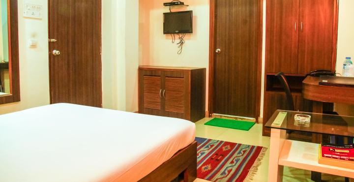 Hotel Crestwood Kolkata Exterior photo