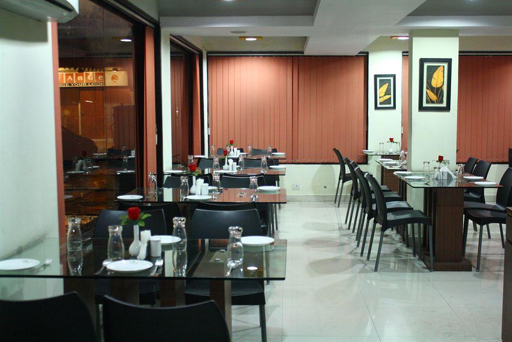 Hotel Crestwood Kolkata Exterior photo