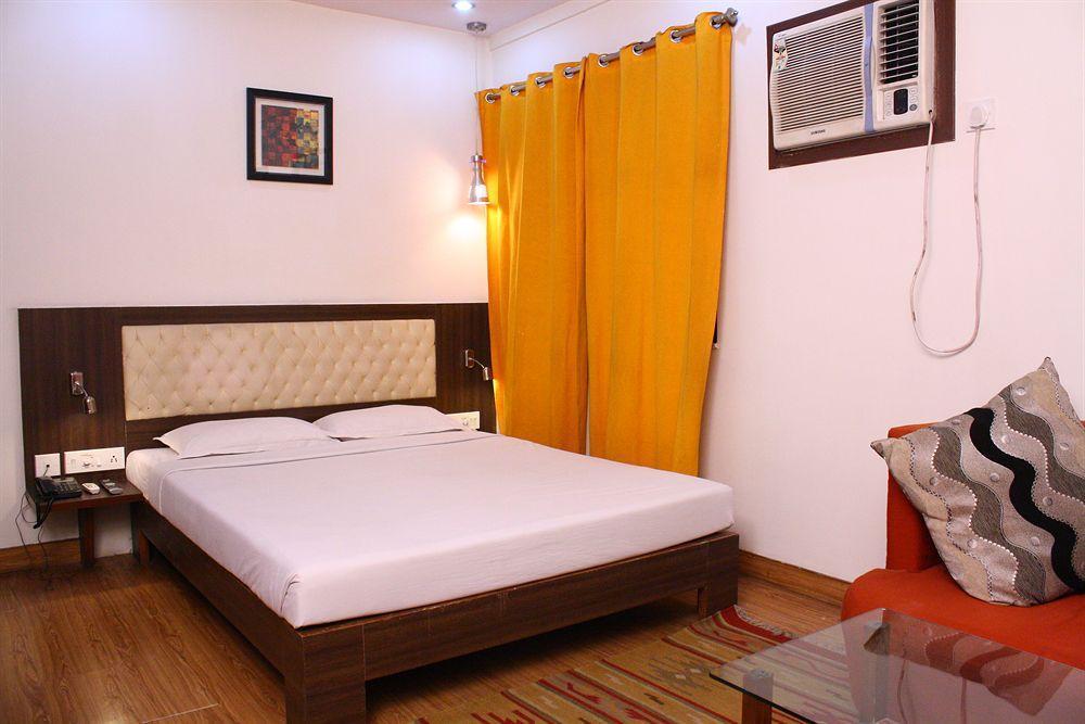 Hotel Crestwood Kolkata Exterior photo