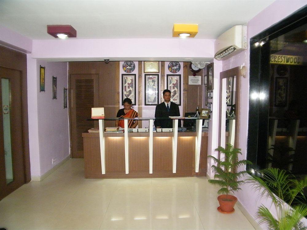 Hotel Crestwood Kolkata Exterior photo