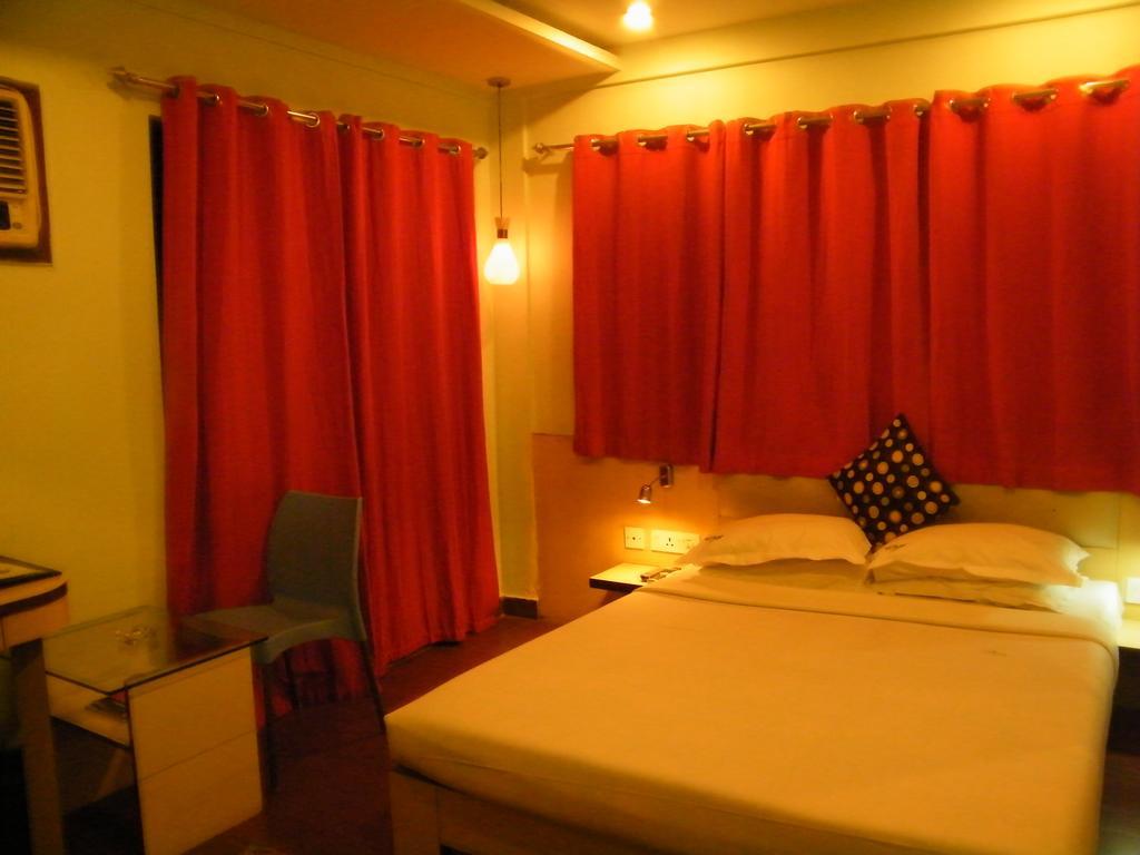 Hotel Crestwood Kolkata Room photo