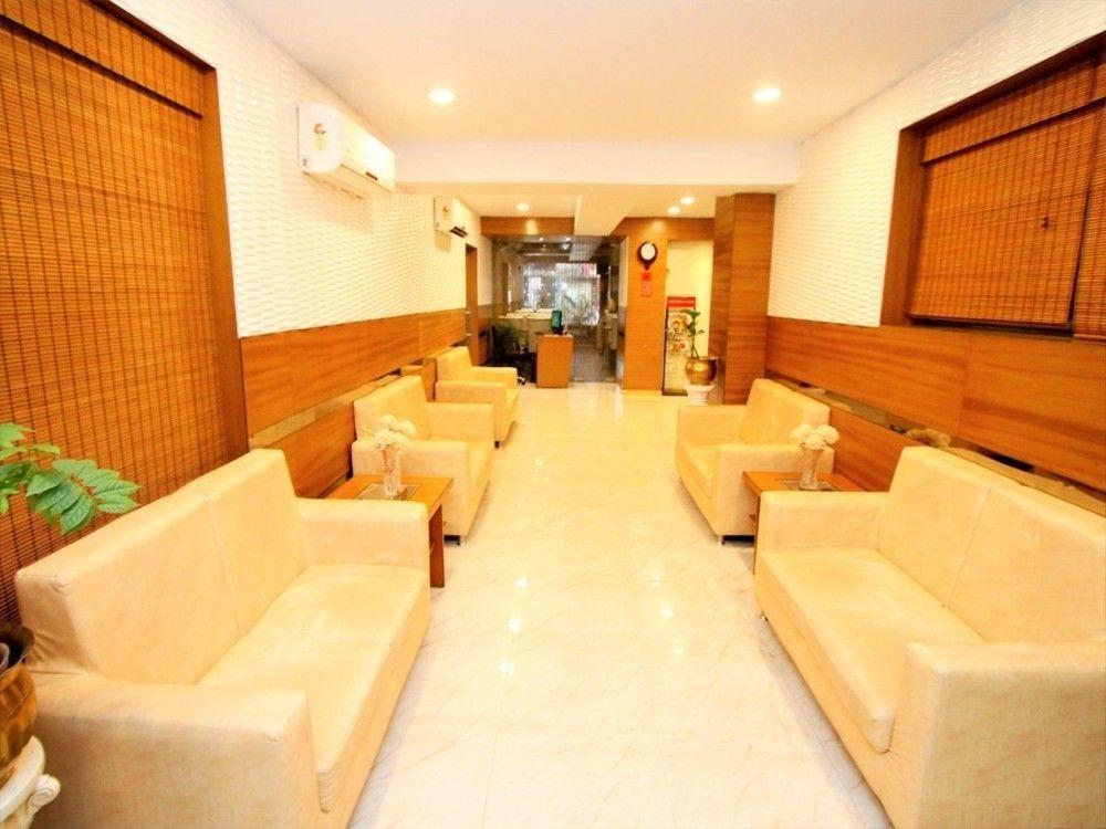 Hotel Crestwood Kolkata Exterior photo