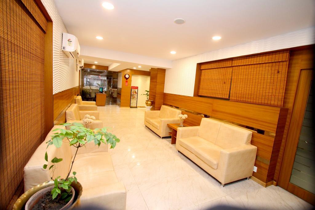 Hotel Crestwood Kolkata Exterior photo