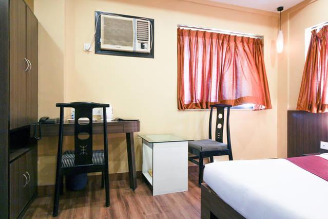 Hotel Crestwood Kolkata Exterior photo