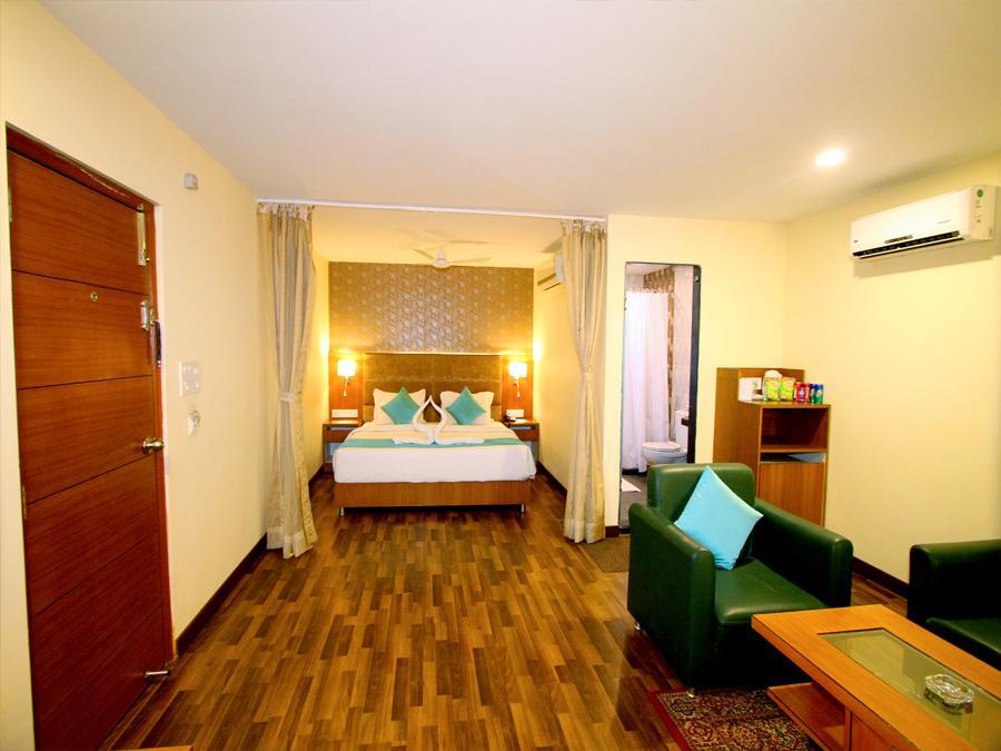 Hotel Crestwood Kolkata Exterior photo