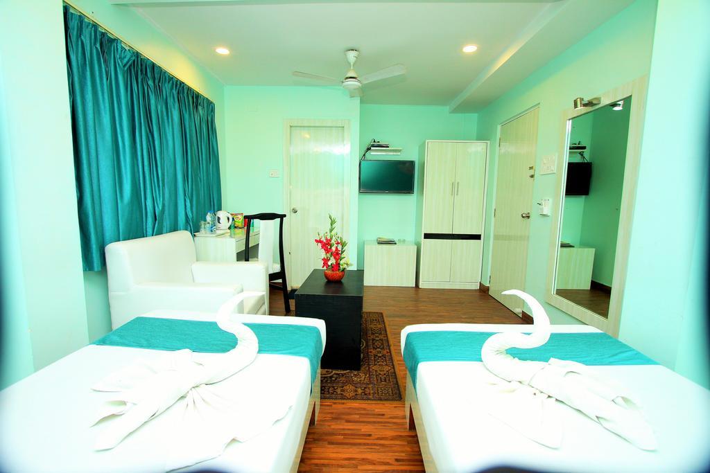 Hotel Crestwood Kolkata Exterior photo
