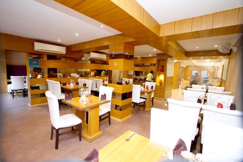 Hotel Crestwood Kolkata Exterior photo
