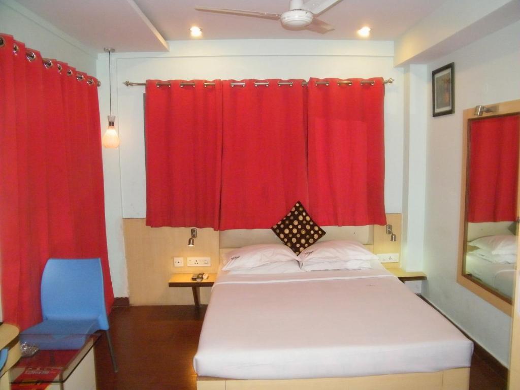 Hotel Crestwood Kolkata Exterior photo