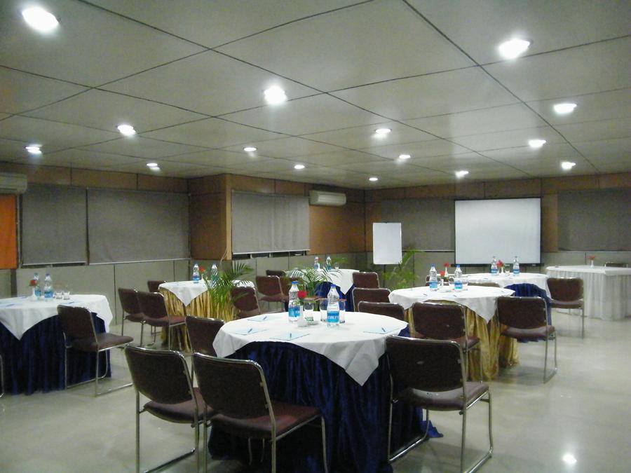 Hotel Crestwood Kolkata Exterior photo