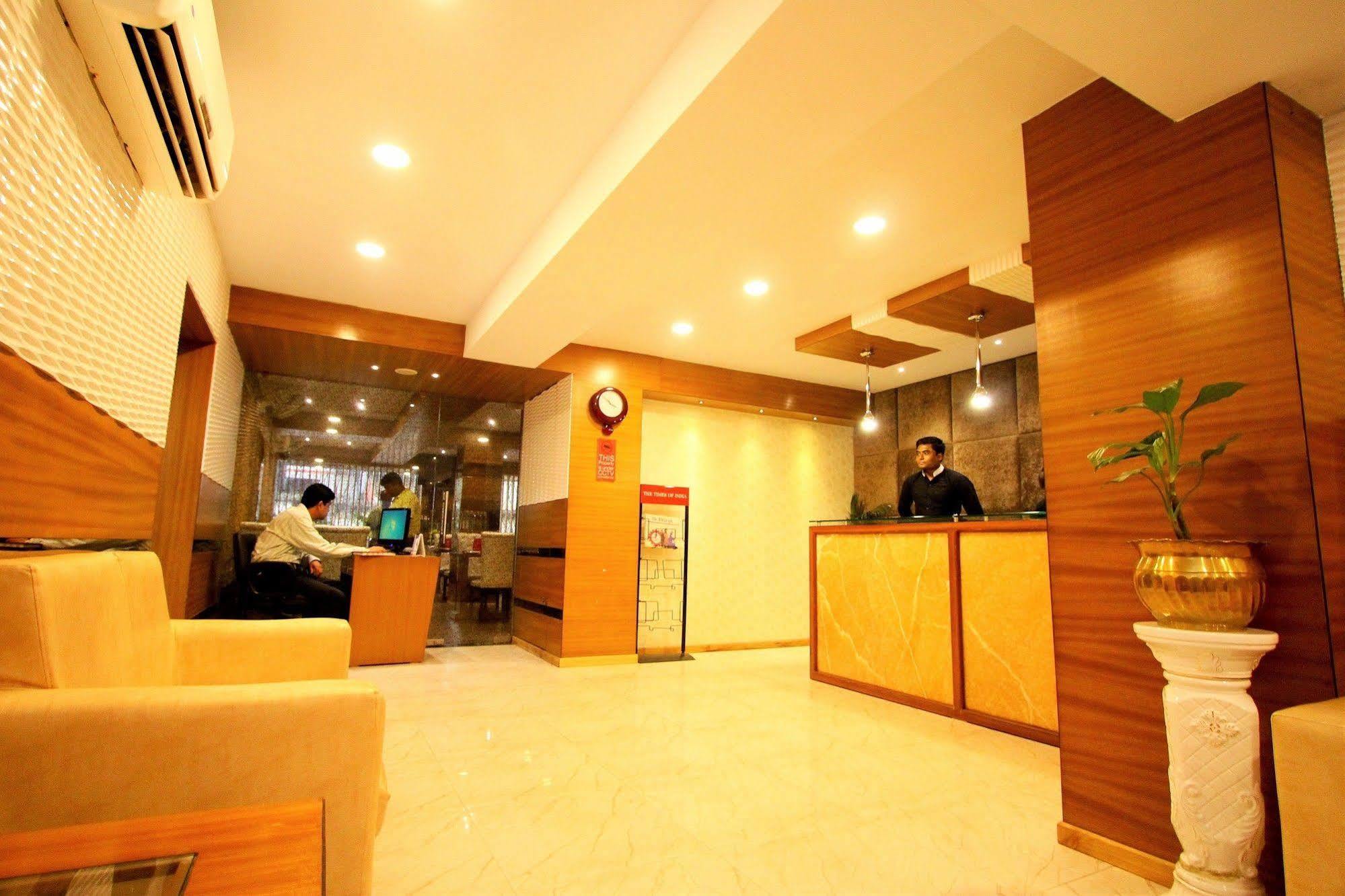 Hotel Crestwood Kolkata Exterior photo